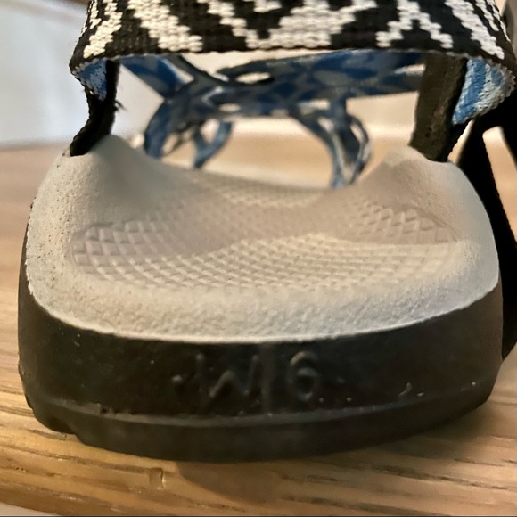 Chacos. Black and white, like new - Picture 6 of 6